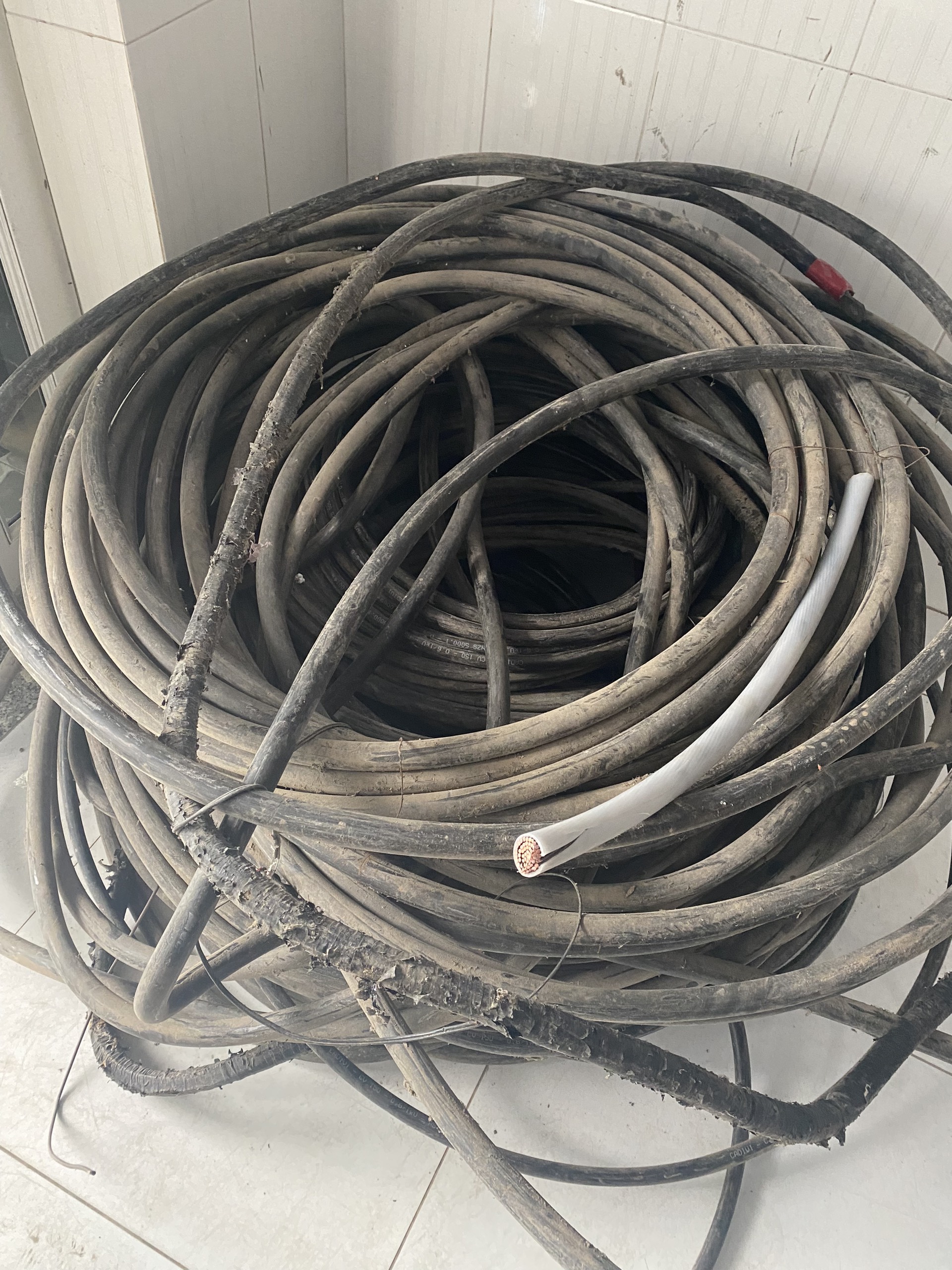Các Loại Dây Cáp Cũ Chúng Tôi Thu Mua